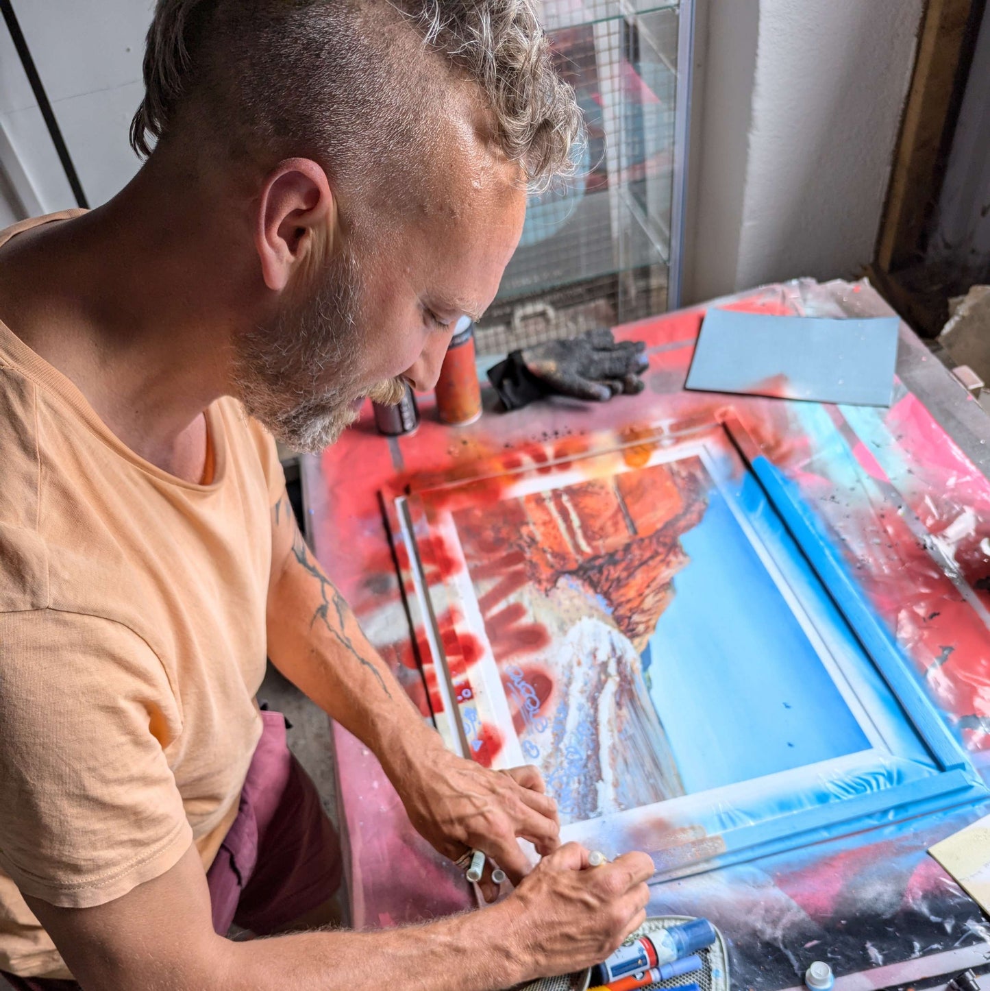 joe webster working on his Jurassic cliffs artwork, he is using pens to cretae tags on the slips